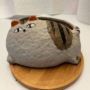 Cat planter pot